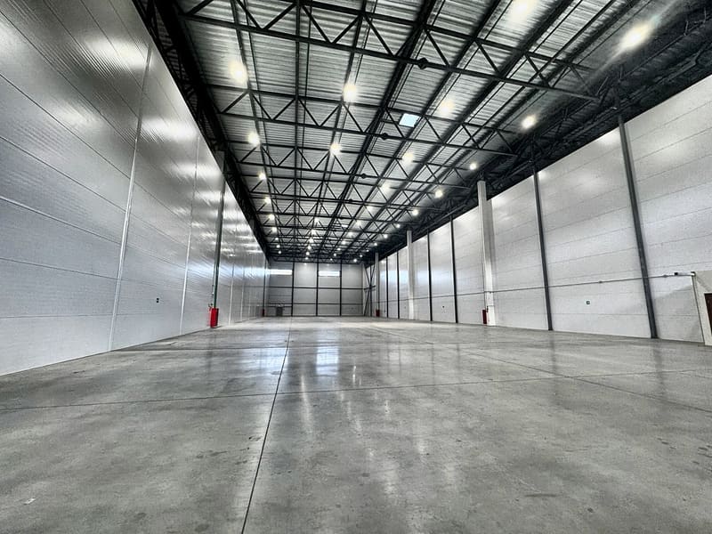 Перспектива склада — бетонный пол, фермы, глубина блока